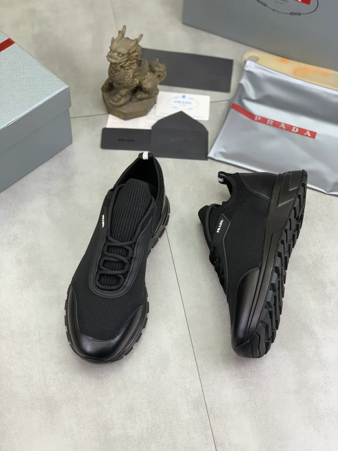 Men's Men's Shoes 💰P500💰【New Style】 (PRADA) The latest model of men's shoes has been launched on the official website in 1:1 copy, synchronized with Hong Kong counters, and on the same catwalk; all made of cowhide Epoxy mesh ➕Imported breathable fabric with cowhide lining, 🍡🍡Original 1:1 rubber outsole, non-slip and wear-resistant; comfortable on the feet, attractive style, fine workmanship, and simple and neat shoe lasts, highlighting a man's boldness and toughness, 👍size 38 to 44 3⃣️Color🉑️Choose